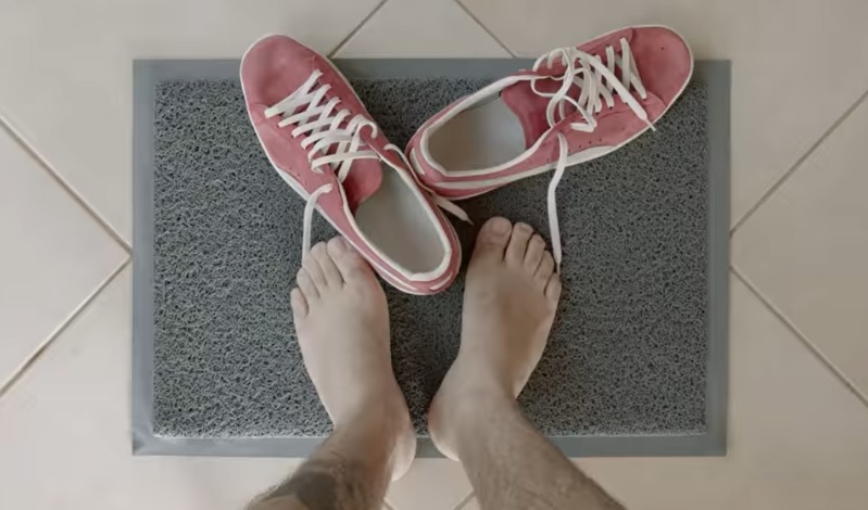 Tenys Pé Baruel lança campanha incentivando novos hábitos de higienização dos pés e calçados