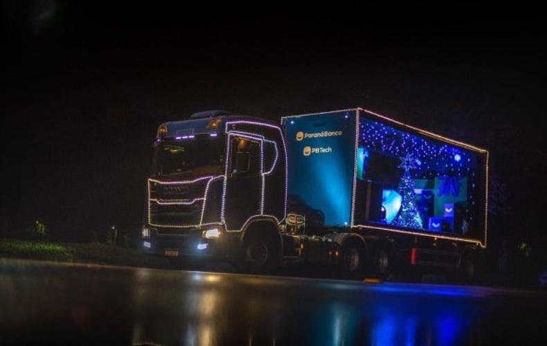 Paraná Banco ilumina Curitiba com o “Caminhão do Sorriso”