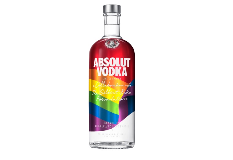 Absolut reforça seu apoio a causa LGBTQIA+ e lança nova versão da icônica garrafa Rainbow