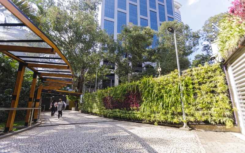 Eletromidia inicia o projeto Trilhos Verdes e em parceria com o Santander entrega a primeira estação sustentável à população de São Paulo