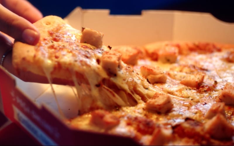 Domino’s lança pizza com molho Barbecue