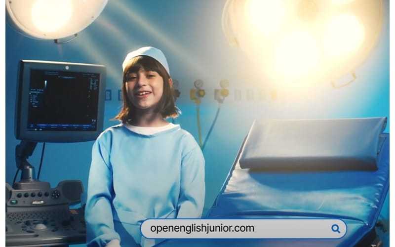 Campanha publicitária de Open English apresenta plataforma Junior