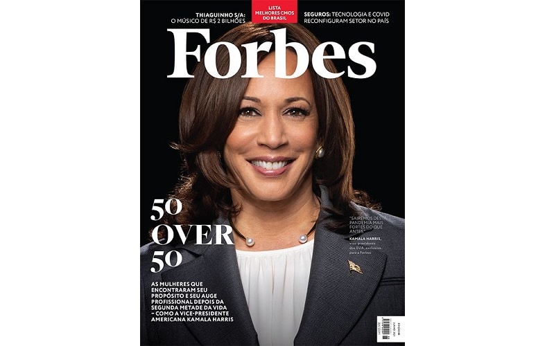 Kamala Harris estampa a edição ’50+ over 50′, da Forbes Brasil