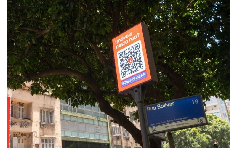 Zap inova em publicidade nas placas de rua digitais do Rio de Janeiro