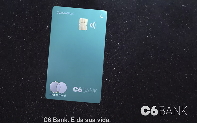 Campanha de C6 Bank apresenta primeiro cartão biodegradável do Brasil