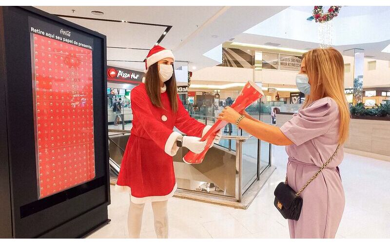 New Office leva a magia do Natal da Coca-Cola para shoppings