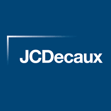 JCDecaux renova o contrato com Brasília e leva cerca de 400 abrigos de ônibus para a cidade