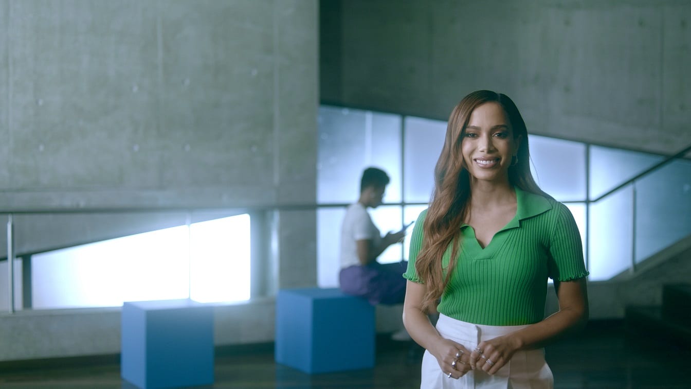 Anitta contrata alunos da Estácio e conta os motivos em nova campanha