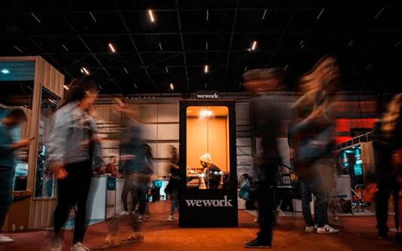 Cabines telefônicas e espaços de trabalho flexíveis da WeWork no Digitalks Expo 2022