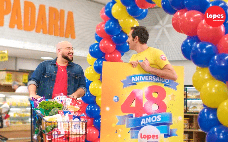Lopes Supermercados promove aplicativo em ações para celebrar 48 anos