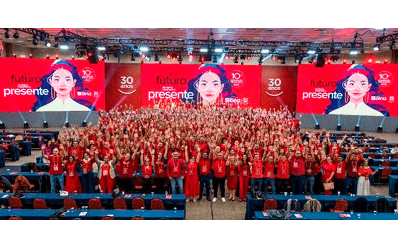 Óticas Diniz realizam 10ª Convenção Nacional em celebração aos 30 anos da rede