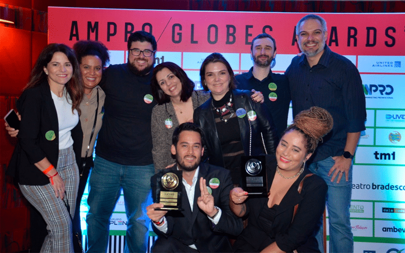 Batux conquista ouro e prata no Ampro Globes Awards com Casa Brastemp
