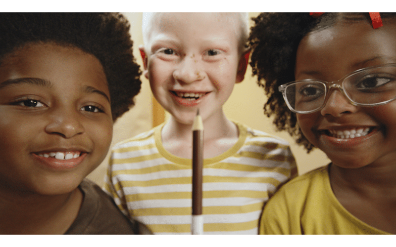 Cor de Quem? Nova campanha da Faber-Castell explora diversidade