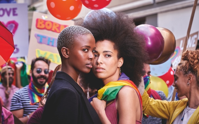 L’Oréal apoia performance de drag queens negras na Sapucaí