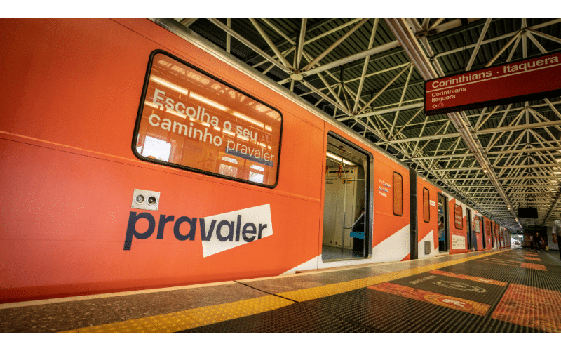 Pravaler apresenta campanha em estações do metrô de SP