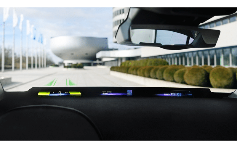 BMW revela Head-up Display panorâmico que será produzido em 2025