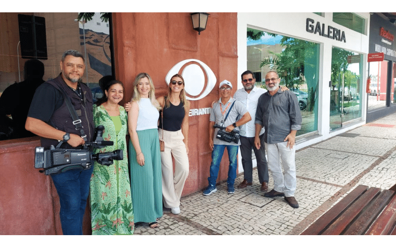 Apresentadora do Jornal da Band visita Ceará para reportagem