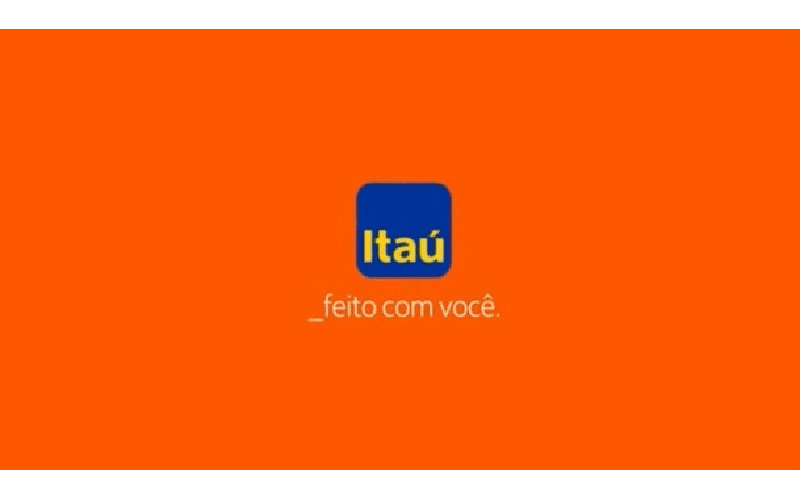 Rafael Portugal surge de cabelo laranja em nova campanha do Itaú