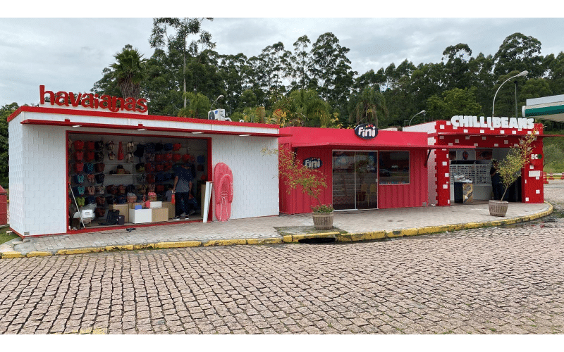 Frango Assado lança modelo de lojas container