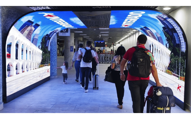 Kallas lança túnel de LED no Aeroporto do Santos Dumont no RJ
