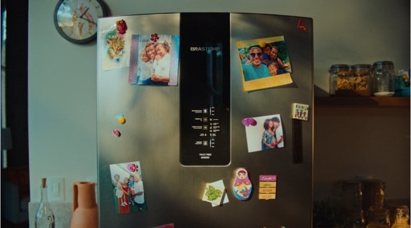 Brastemp mostra conexão emocional com geladeira em nova campanha