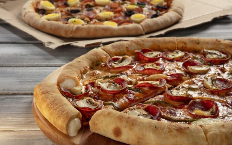 Domino’s Pizza lança borda recheada em parceria com a Catupiry