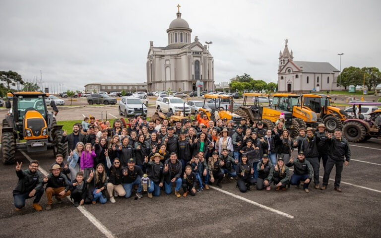 “Viajando com V de Valtra” reúne produtores rurais e influencers