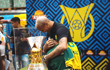 Com tour da Taça do Brasileirão, Assaí leva futebol para dentro das lojas