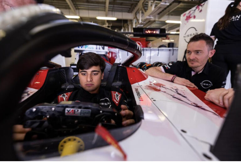 Equipe Nissan de Fórmula E contrata brasileiro Caio Collet