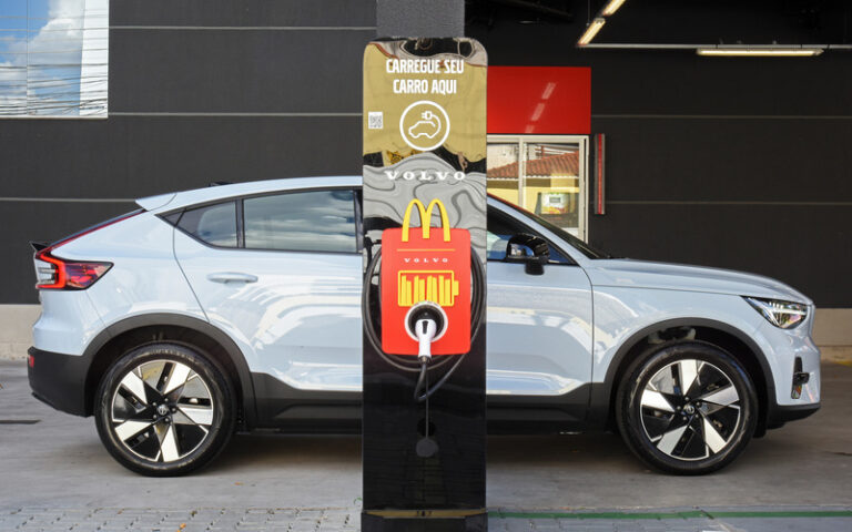 Volvo Car e McDonald’s disponibilizam carregamento para veículos elétricos