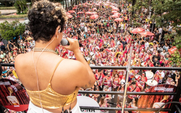 Blocos de Carnaval em SP: comunicação digital invade a folia