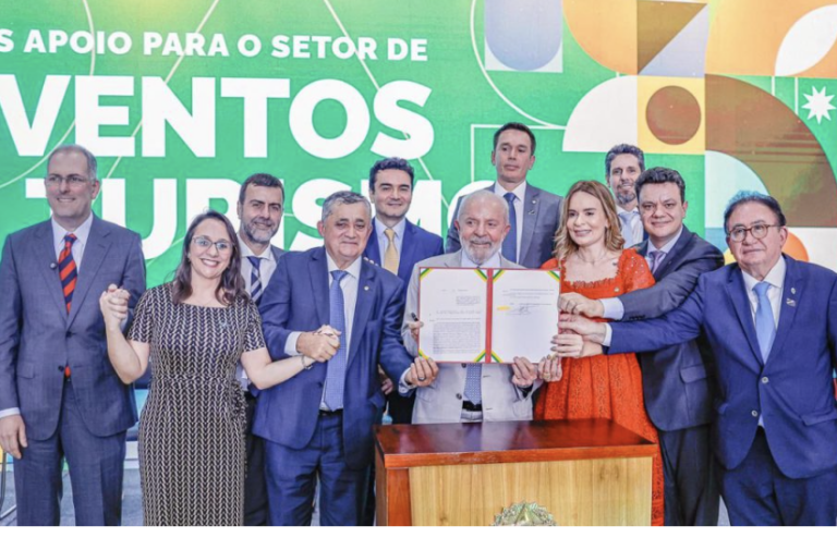 AMPRO celebra assinatura do novo PERSE