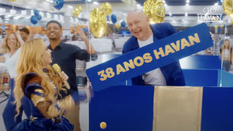 Luciano Hang e Joelma surpreendem em comercial da Havan