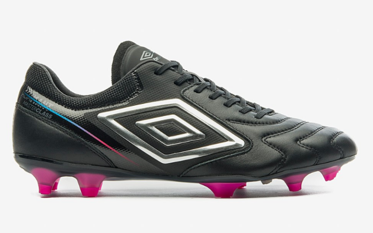 Umbro apresenta novas chuteiras da marca para alta performance