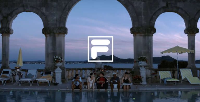 FILA eleva padrão de roupas esportivas com nova campanha