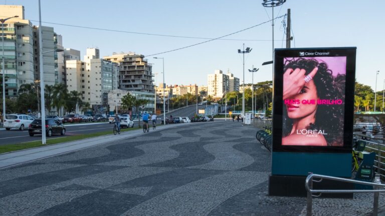 Clear Channel chega em Vitória com L’Oréal e Anitta