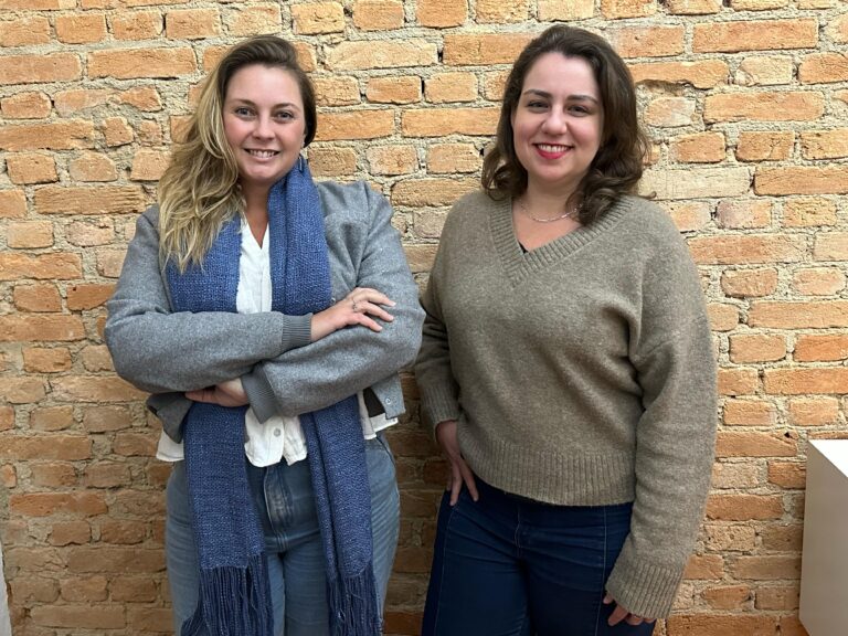 Marqueterie contrata Mirella Gutierrez e Thais Coimbra