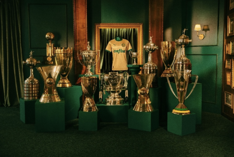 Palmeiras e PUMA apresentam novo uniforme dourada