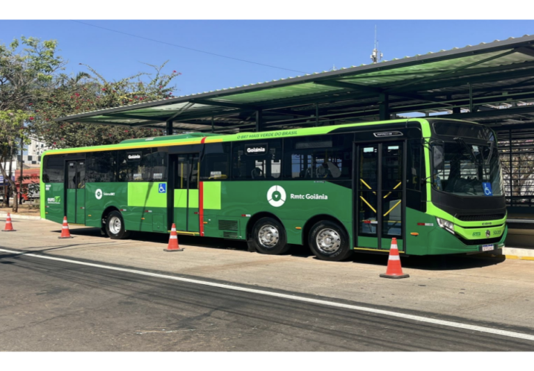 O superônibus Volkswagen conquista o país.