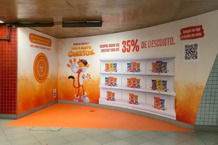 Cheetos envelopa estação Paulista da Linha 4-amarela