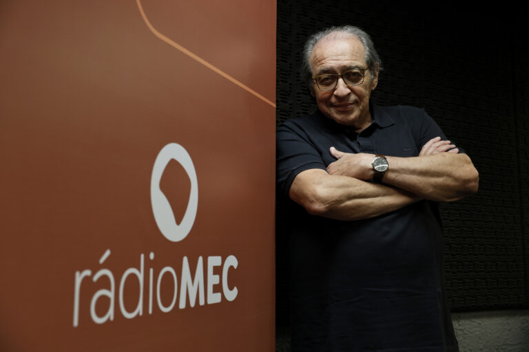 Rádio MEC estreia novas séries de crônicas com Ruy Castro e Heloísa Seixas