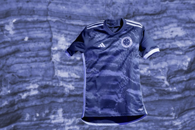 adidas e o Cruzeiro apresentam terceiro uniforme para a temporada.