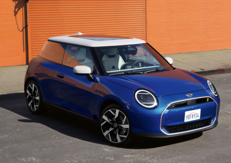 Novo MINI Cooper 100% Elétrico chega renovado ao Brasil