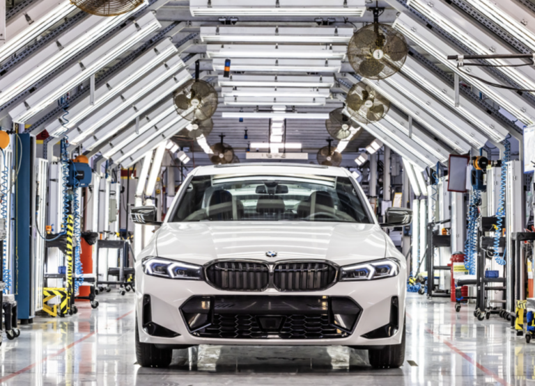 BMW 320i ganha versão limitada alusiva aos 10 anos da fábrica em Araquari