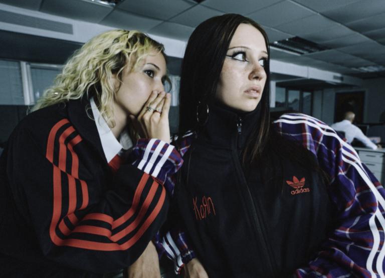 adidas Originals e KoRn apresentam terceira coleção da parceria