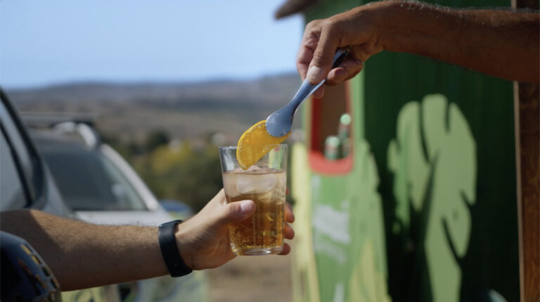 Guaraná Antarctica cria drive-thru de pomar em Portugal