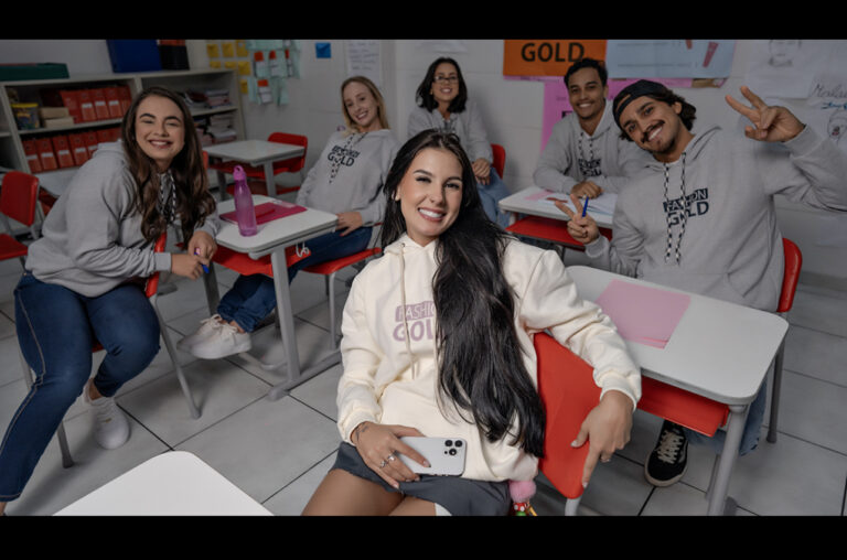 Ana Castela protagoniza nova campanha da Fashion Gold