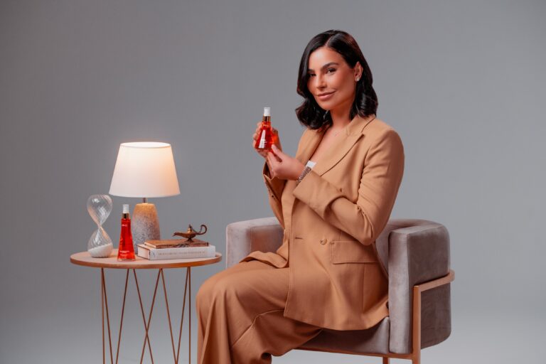 Cíntia Chagas estrela campanha do novo Óleo de Mirra da Ybera Paris