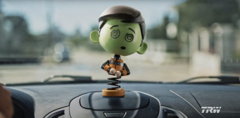 TRW mostra reação de bonecos aos impactos do trânsito