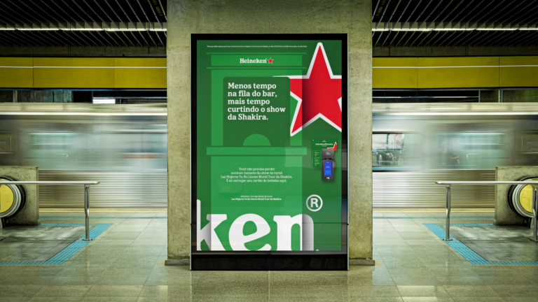 Heineken transforma mídia exterior do metrô para show de Shakira